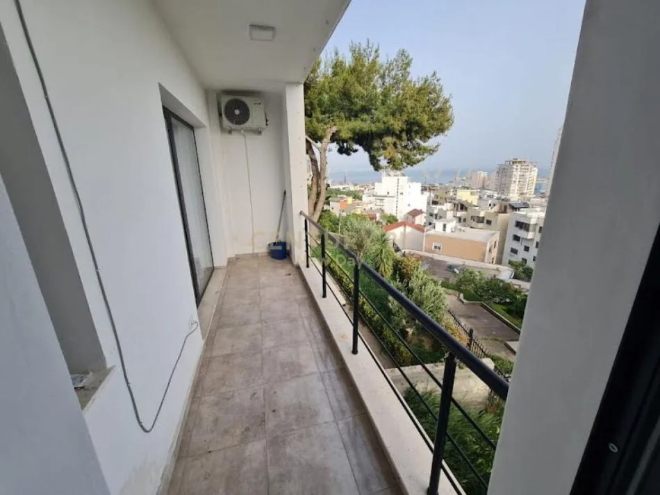 Durres, shitet apartament 2+1+Ballkon Kati 2, 99 m² 155.000 € (Durrës, Vila e Zogut)