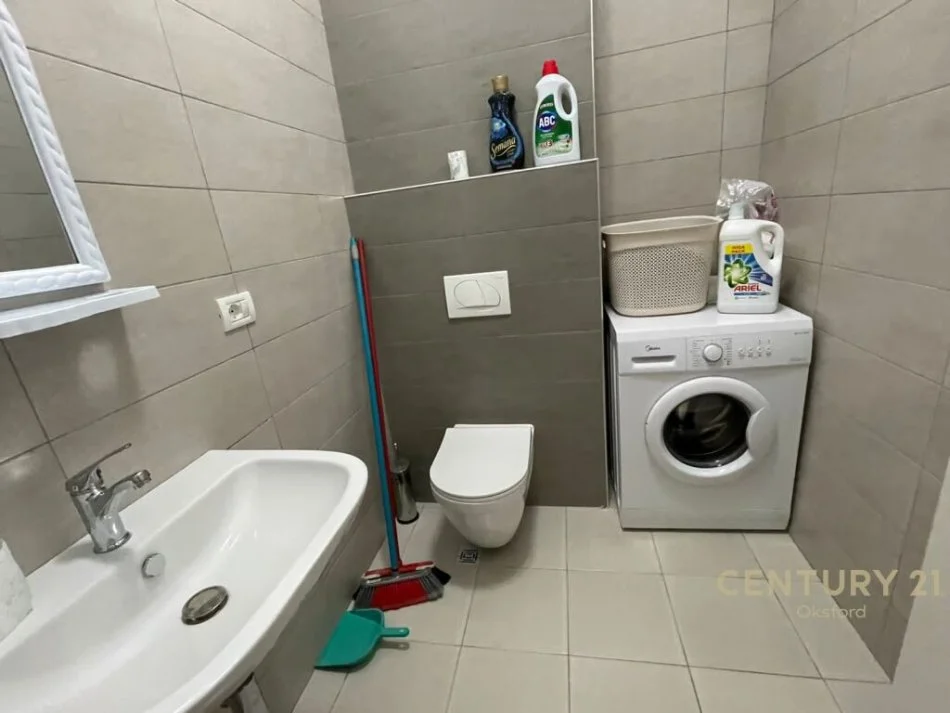 Tirane, jepet me qera apartament 2+1+Ballkon Kati 1, 97 m² 600 € (Ish Fusha e Aviacionit)