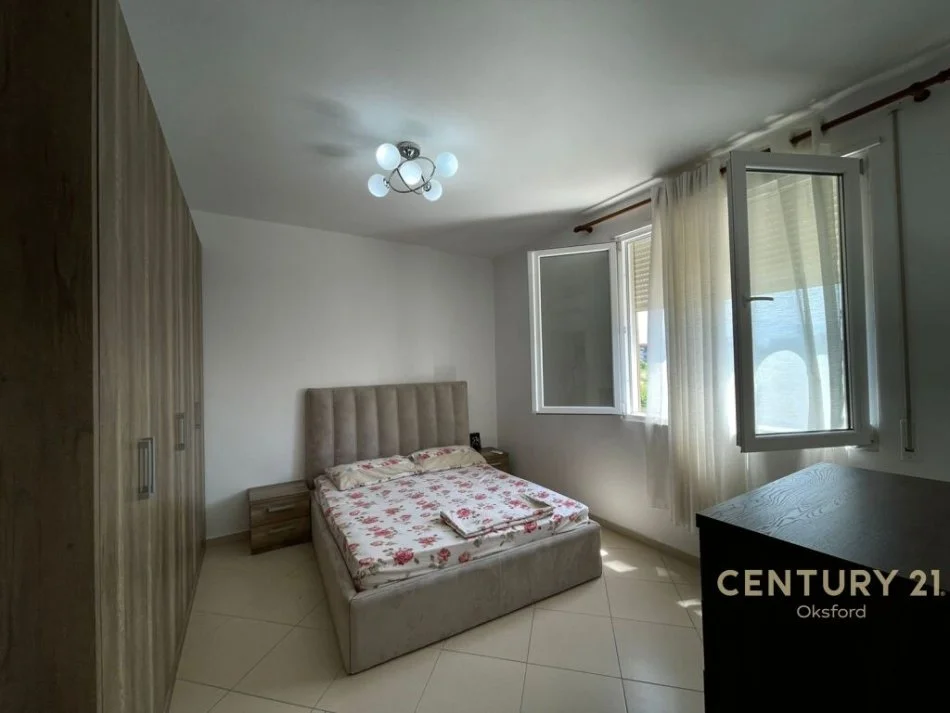 Tirane, jepet me qera 2+1 Kati 1, 97 m² 600 € (FUSHA AVIACIONIT) PLUS POST PARKIMI