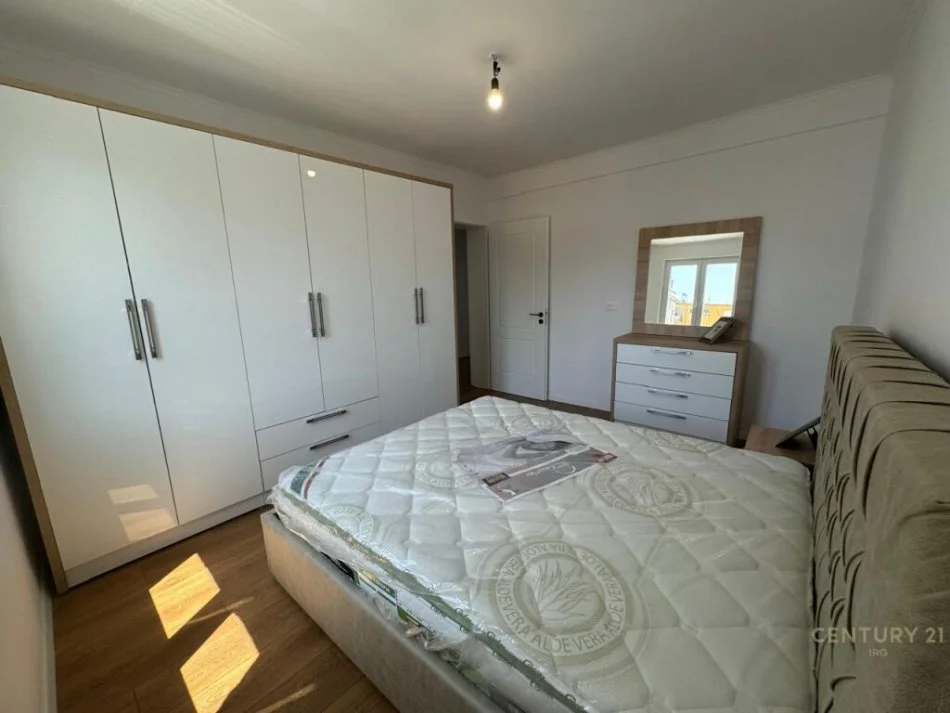 Tirane, jepet me qera apartament 2+1+Ballkon Kati 3, 70 m² 600 € (Rruga "Mine Peza")