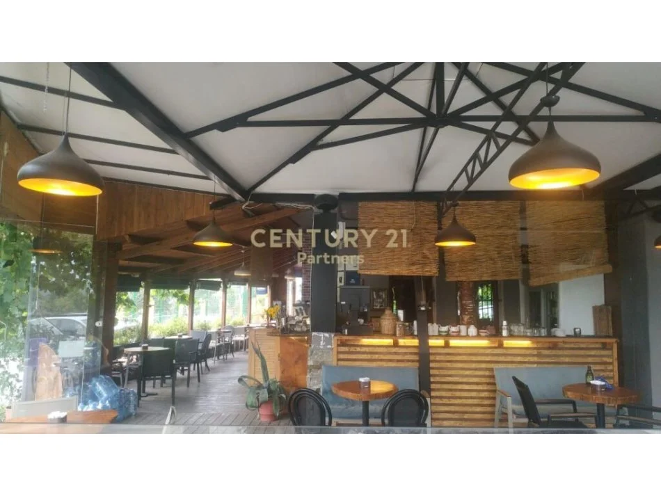 Tirane, jepet me qera lokal Kati 2, 121 m² 750 € (Kopshti Zoologjik)