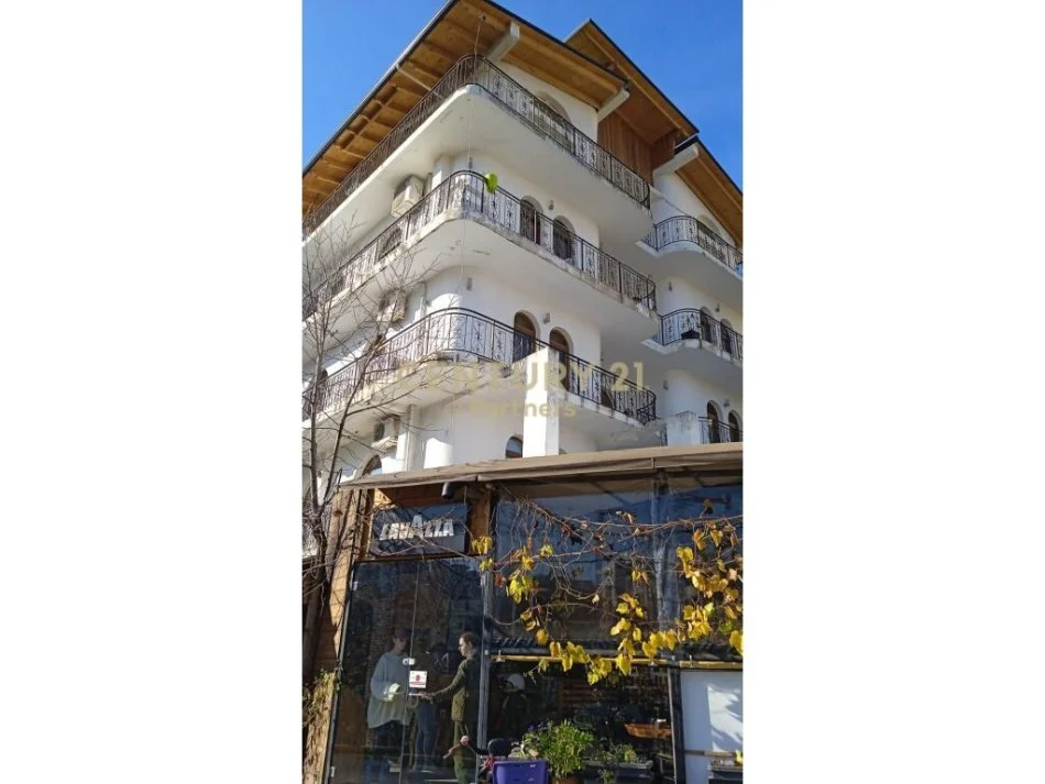 Tirane, jepet me qera lokal Kati 2, 121 m² 750 € (Kopshti Zoologjik)