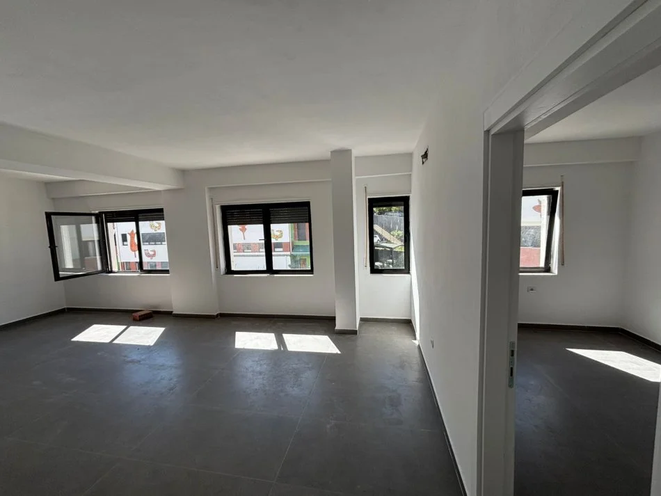 Tirane, jepet me qera apartament duplex Dublex Kati 5, 107 m² 