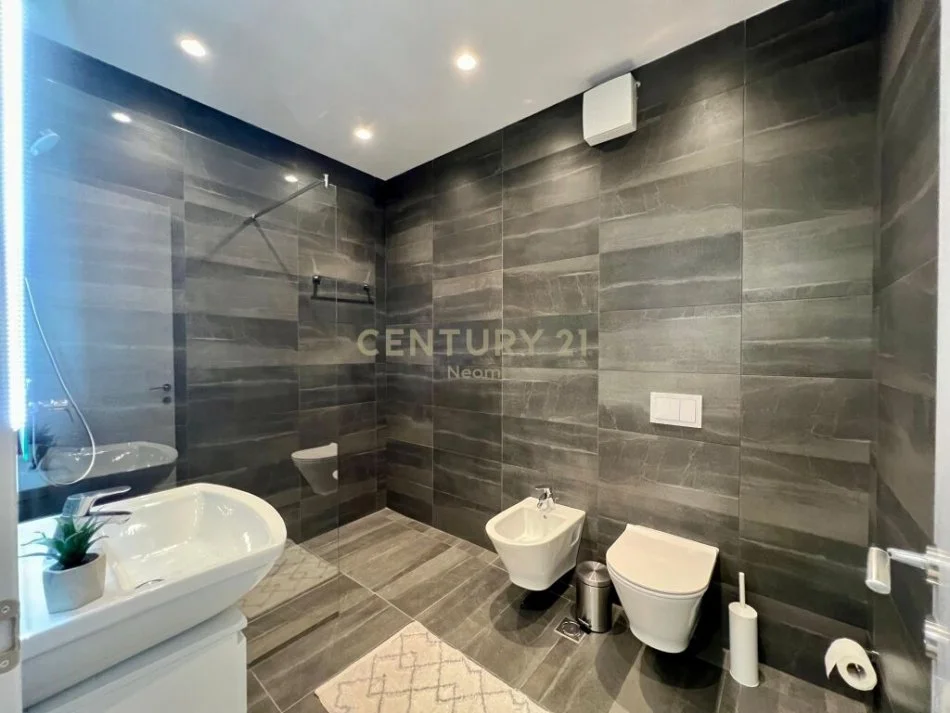 Tirane, jepet me qera apartament 2+1 Kati 3, 116 m² 1.600 € (kompleksi delijorgji)