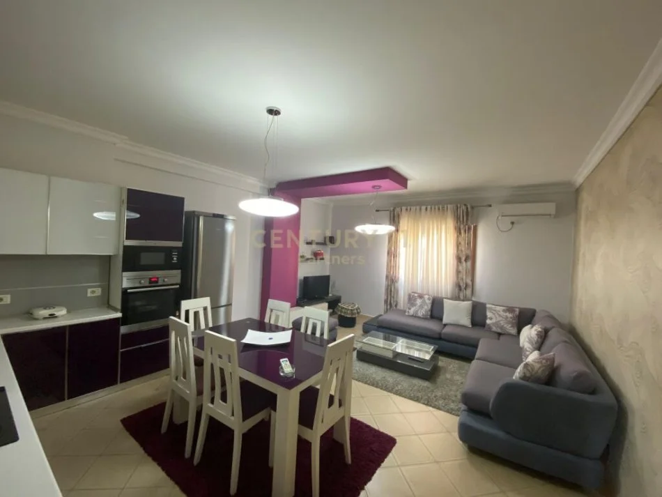 Tirane, jepet me qera apartament 2+1+Ballkon Kati 6, 107 m² 700 € (Komuna e Parisit)