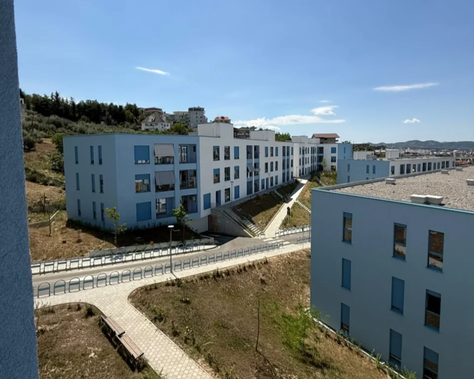 Tirane, shitet apartament 2+1+Aneks+Ballkon Kati 3, 88 m² 127.000 € (fresku , linze)