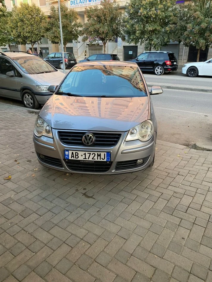 Elbasan, shitet makine VOLSWAGEN POLO Nafte, gri e erret manuale  Kondicioner 220 km 3.700 €