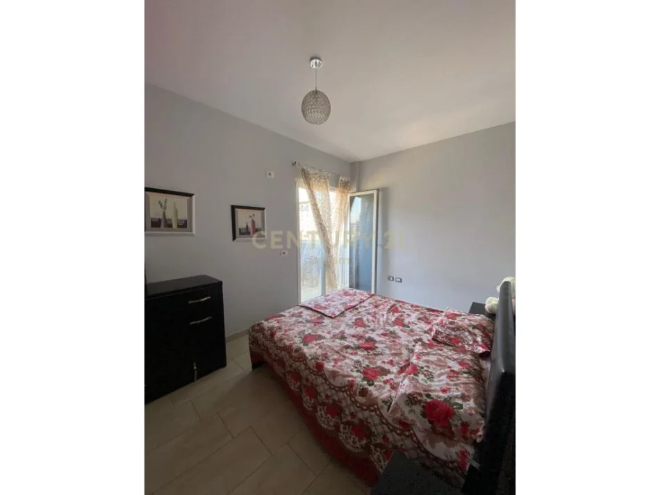 Tirane, jepet me qera apartament 2+1+Ballkon Kati 4, 86 m² 450 € (Oxhaku, Varri i Bomit)