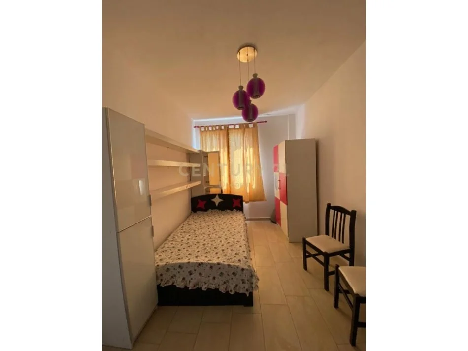 Tirane, jepet me qera apartament 2+1+Ballkon Kati 4, 86 m² 450 € (Oxhaku, Varri i Bomit)
