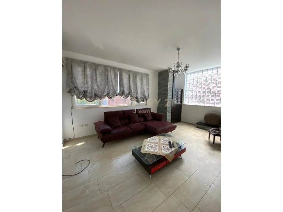 Tirane, jepet me qera apartament 2+1+Ballkon Kati 4, 86 m² 450 € (Oxhaku, Varri i Bomit)