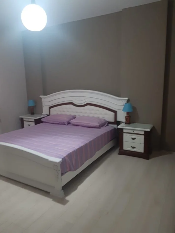 Tirane, jepet me qera apartament 2+1+Ballkon Kati 3, 90 m² 650 € (rruga Elbasanit)