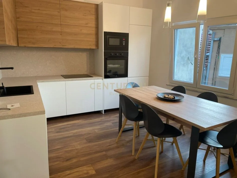 Tirane, jepet me qera apartament 2+1 Kati 2, 82 m² 850 € (SELVIA)