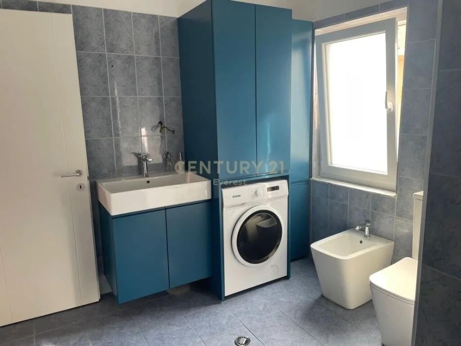 Tirane, jepet me qera apartament 2+1 Kati 2, 82 m² 850 € (SELVIA)