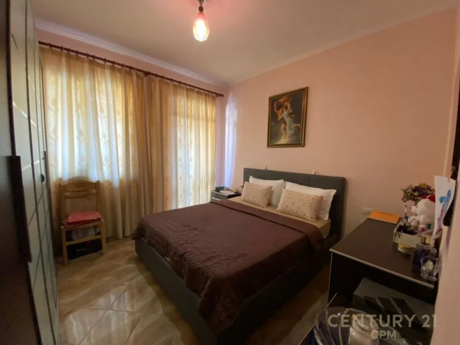 Tirane, jepet me qera apartament 1+1 Kati 4, 55 m² 450 € (BILL KLINTON)