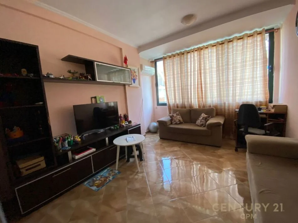 Tirane, jepet me qera apartament 1+1 Kati 4, 55 m² 450 € (BILL KLINTON)