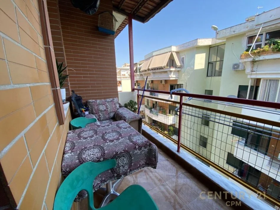 Tirane, jepet me qera apartament 1+1 Kati 4, 55 m² 450 € (BILL KLINTON)