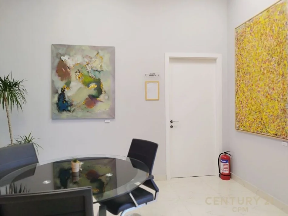 Tirane, jepet me qera ambjent biznesi Kati 0, 820 m² 6.000 € (komuna)