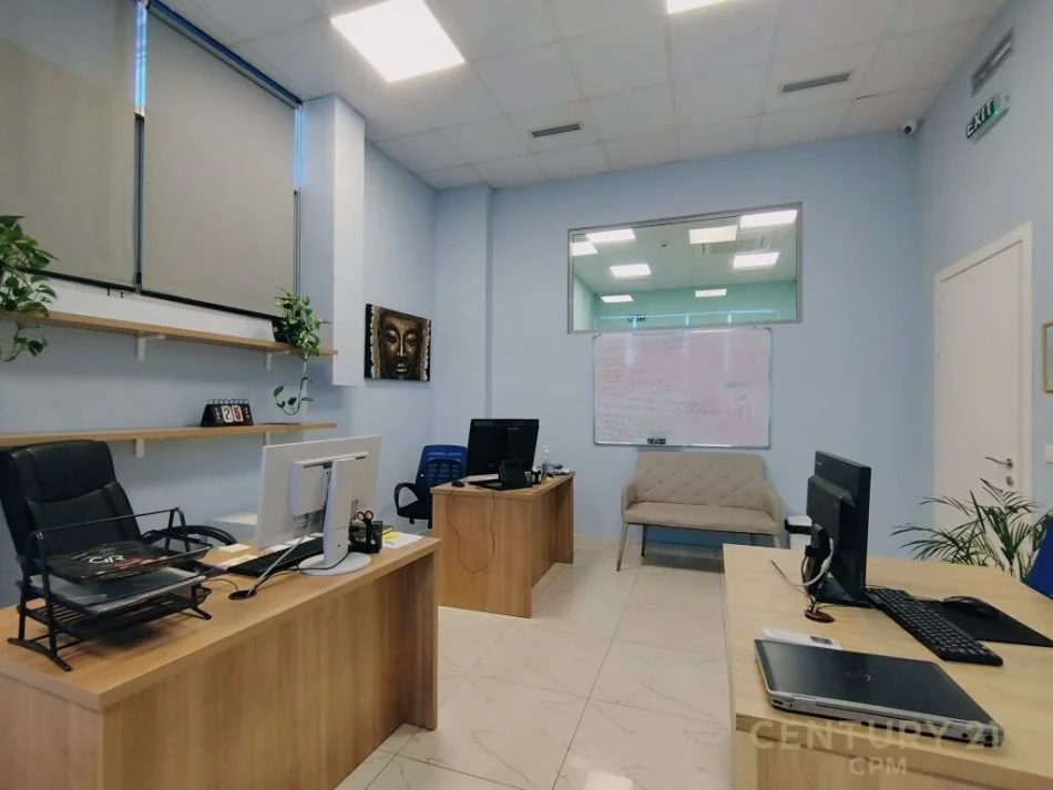 Tirane, jepet me qera ambjent biznesi Kati 0, 820 m² 6.000 € (komuna)