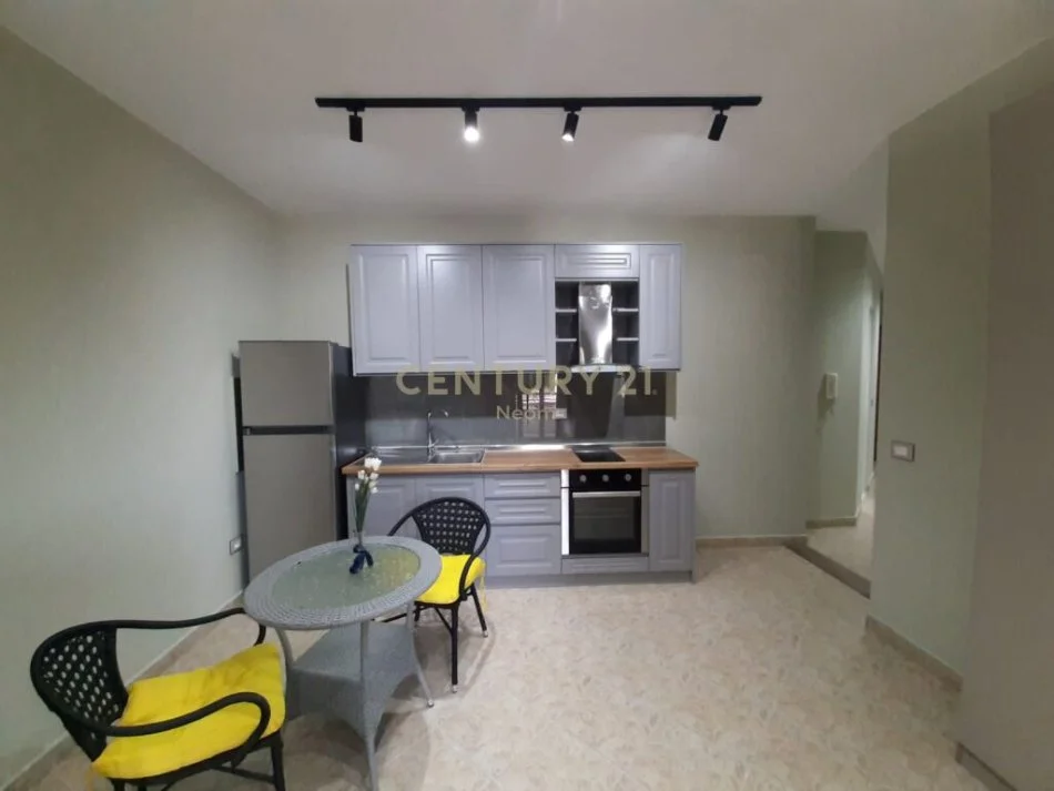 Tirane, jepet me qera apartament 1+1 Kati 2, 52 m² 400 € (BUL.ZHAN DARK)