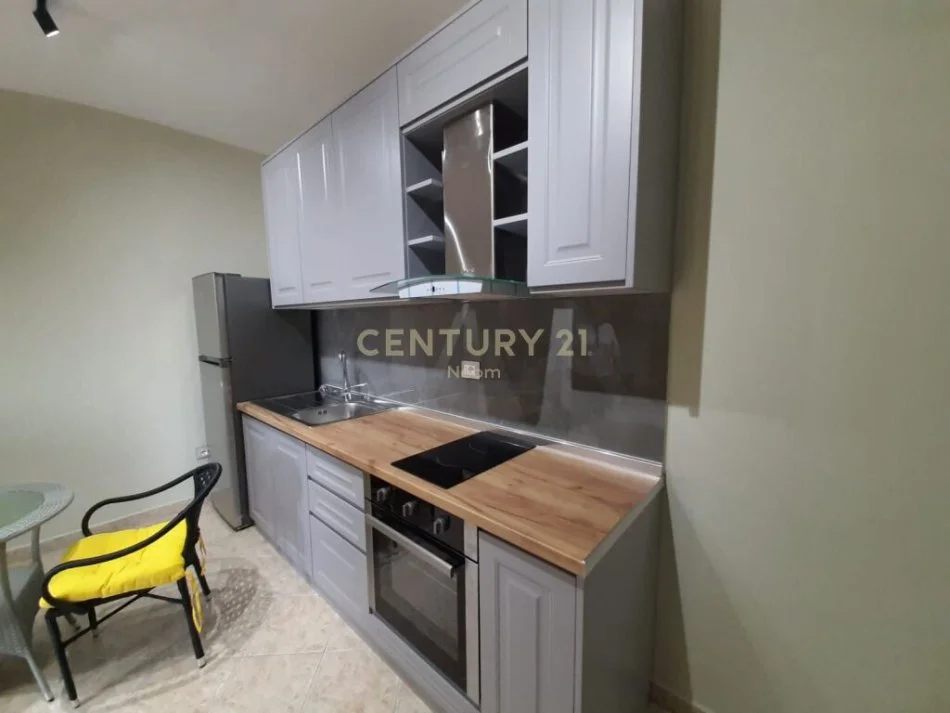 Tirane, jepet me qera apartament 1+1 Kati 2, 52 m² 400 € (bulevardi zhan dark)