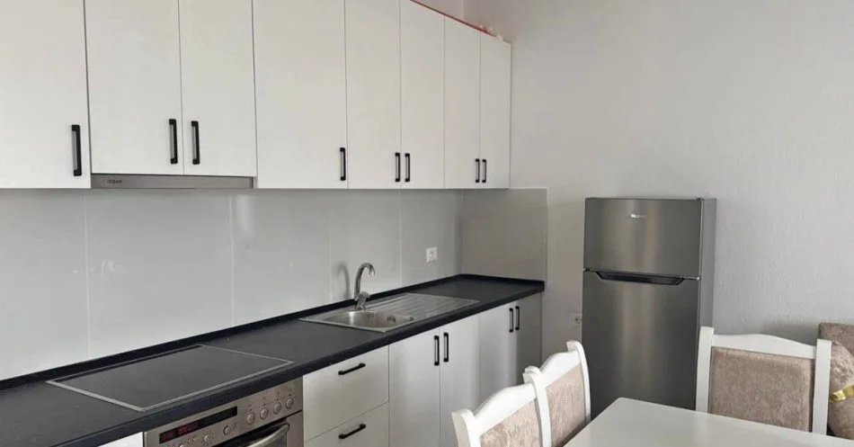 Tirane, jepet me qera apartament 1+1+Ballkon Kati 2, 330 € (Myslym Shyri, Perballe Someg.)
