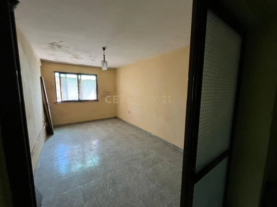 Tirane, shitet apartament 2+1+Ballkon Kati 5, 65.000 € 