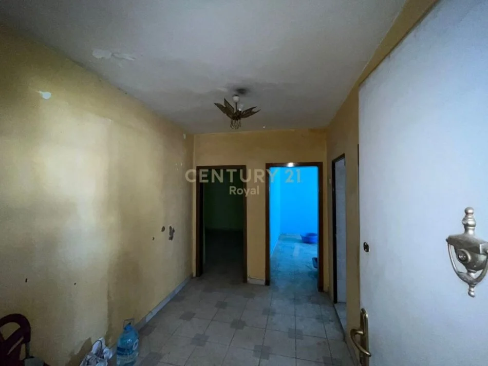 Tirane, shitet apartament 2+1+Ballkon Kati 5, 65.000 € 