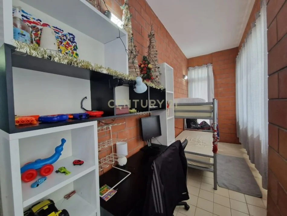 Tirane, jepet me qera apartament 1+1 Kati 5, 59 m² 700 € (LIQENI I THATE)