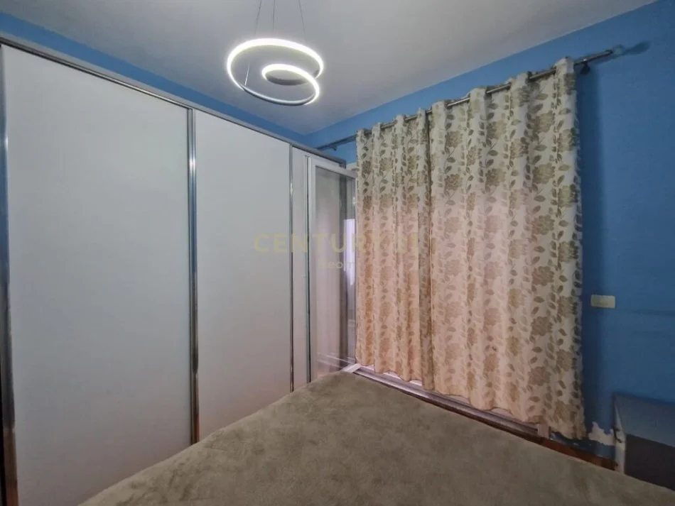 Tirane, jepet me qera apartament 2+1 Kati 5, 140 m² 700 € (liqeni i thate)