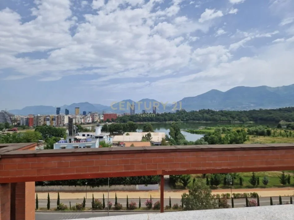 Tirane, jepet me qera apartament 2+1 Kati 5, 140 m² 700 € (liqeni i thate)