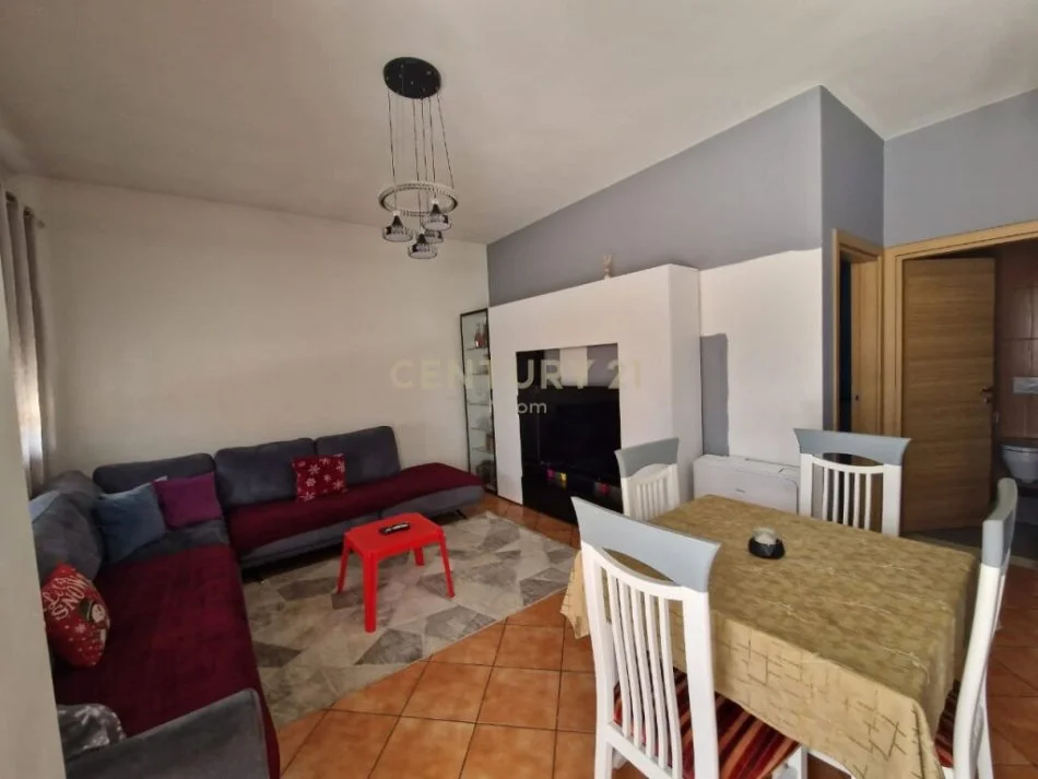 Tirane, jepet me qera apartament 2+1 Kati 5, 140 m² 700 € (liqeni i thate)