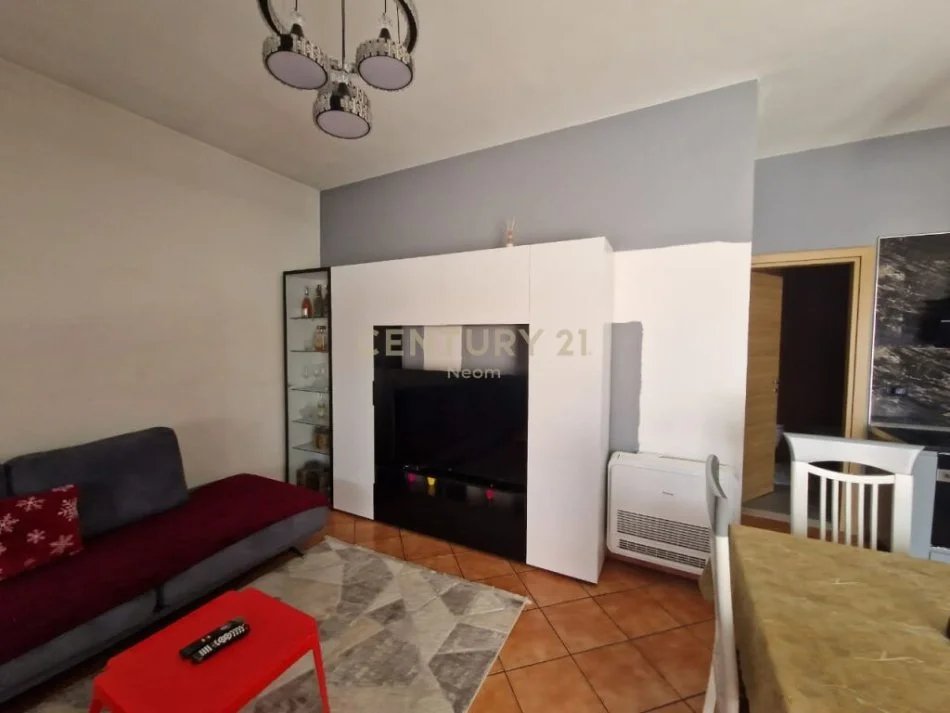 Tirane, jepet me qera apartament 1+1 Kati 5, 59 m² 700 € (LIQENI I THATE)
