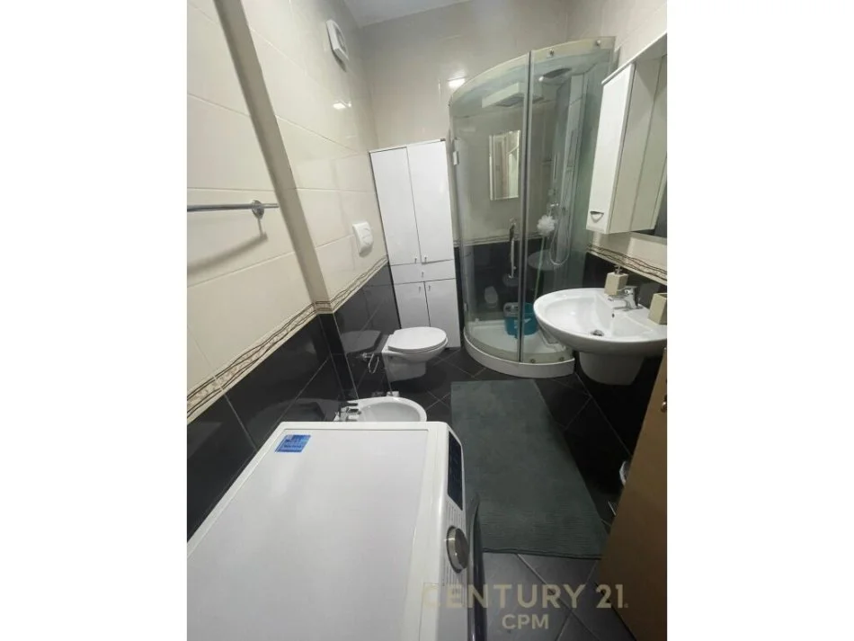 Tirane, jepet me qera apartament 2+1 Kati 3, 89 m² 550 € (rruga e dibres)