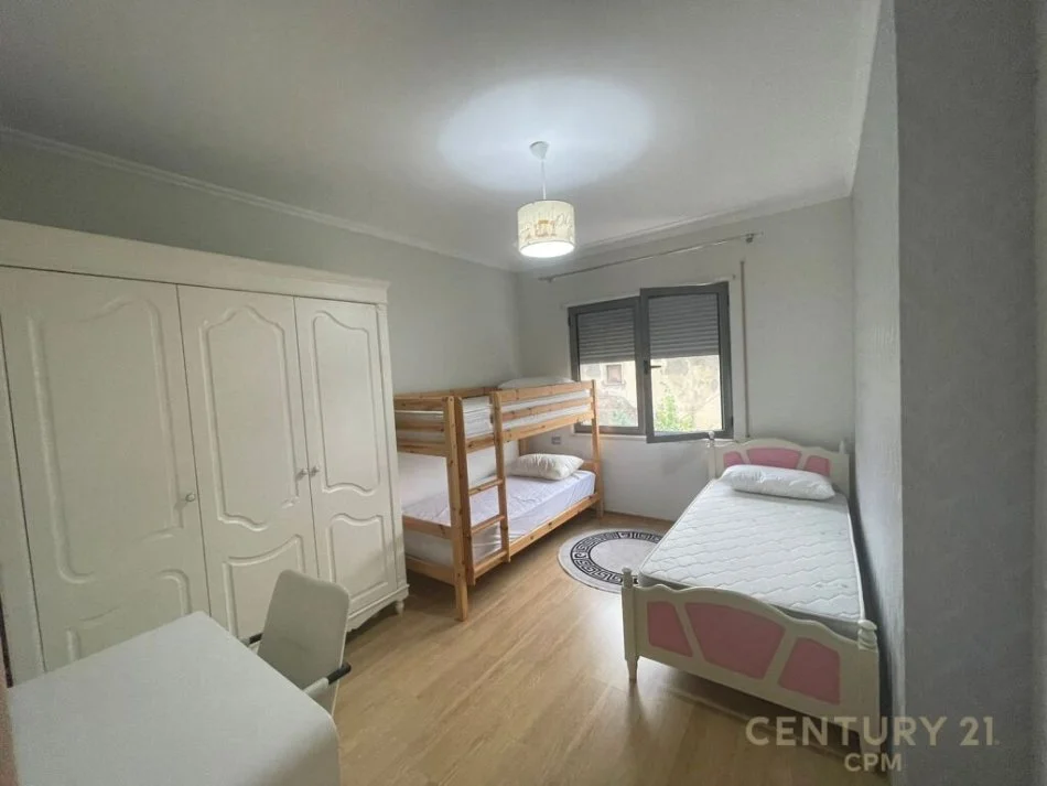 Tirane, jepet me qera apartament 2+1 Kati 3, 89 m² 550 € (rruga e dibres)