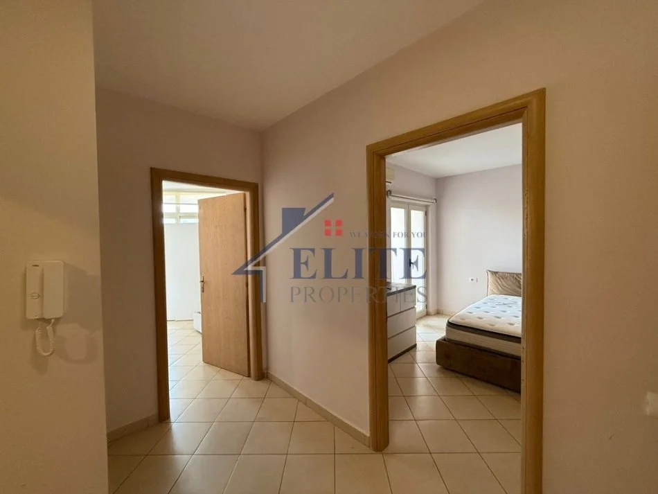 Tirane, jepet me qera apartament 2+1+Ballkon Kati 5, 100 m² 600 € (Don Bosko)