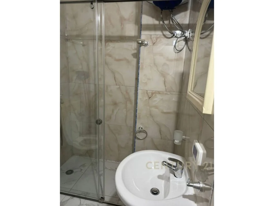 Durres, jepet me qera apartament 1+1 Kati 1, 51 m² 200 € (golem)