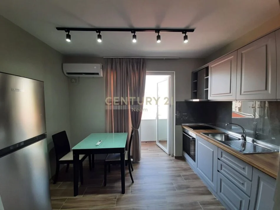 Tirane, jepet me qera apartament 1+1 Kati 4, 59 m² 500 € (SULEJMAN DELVINA)