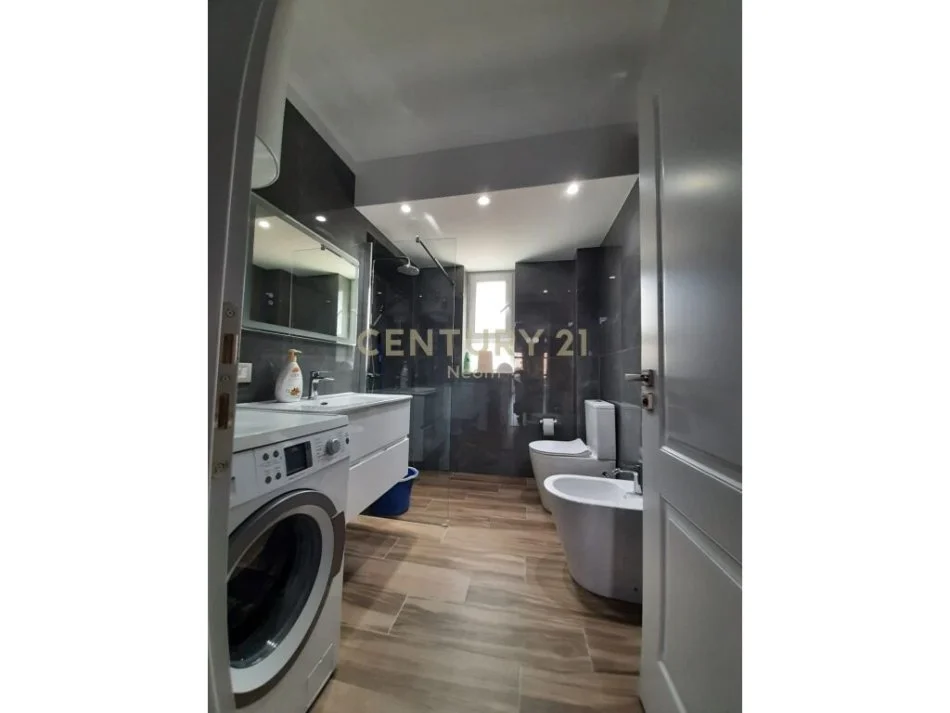 Tirane, jepet me qera apartament 1+1 Kati 4, 59 m² 500 € (SULEJMAN DELVINA)