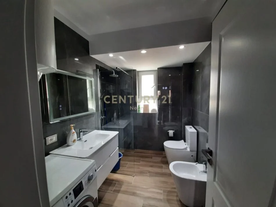 Tirane, jepet me qera apartament 1+1 Kati 4, 59 m² 500 € (SULEJMAN DELVINA)