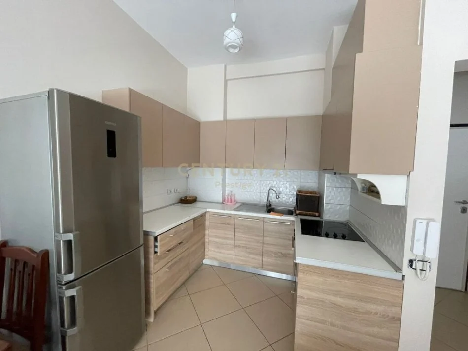 Tirane, jepet me qera apartament 2+1 Kati 2, 100 m² 500 € (VILAT GJERMANE)