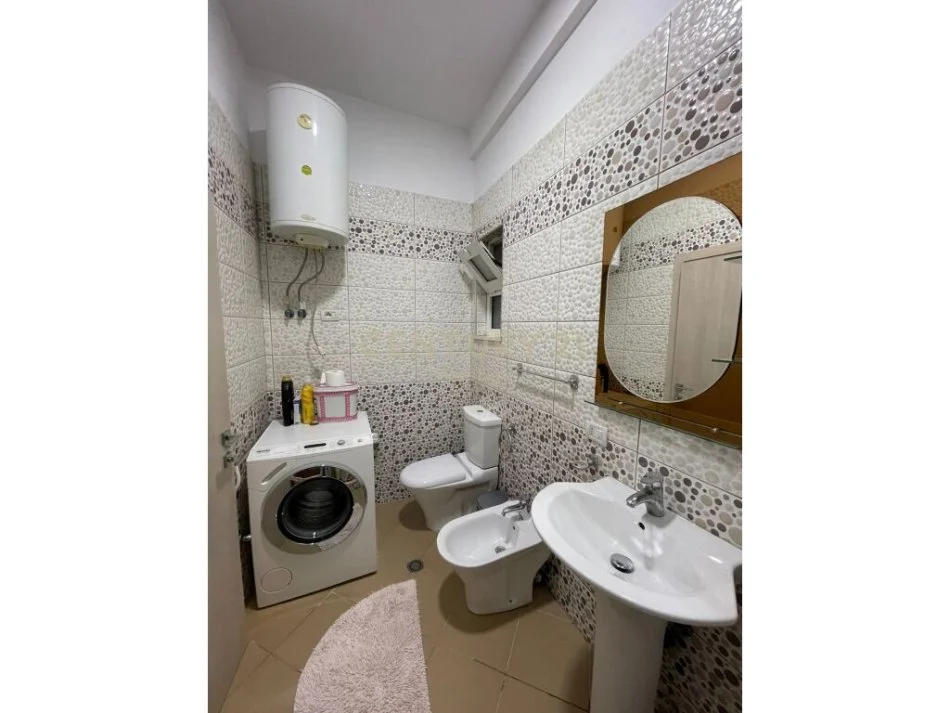 Tirane, jepet me qera apartament 2+1 Kati 2, 100 m² 500 € (VILAT GJERMANE)