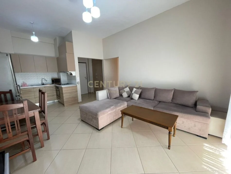 Tirane, jepet me qera apartament 2+1 Kati 2, 100 m² 500 € (VILAT GJERMANE)