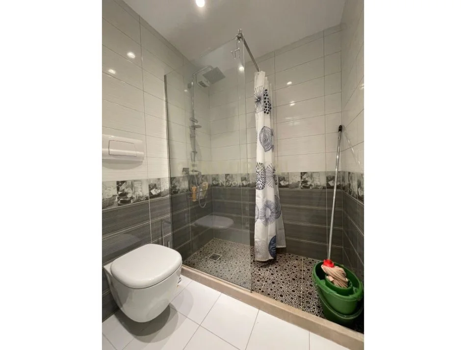 Tirane, jepet me qera apartament 1+1 Kati 1, 85 m² 750 € (teg)