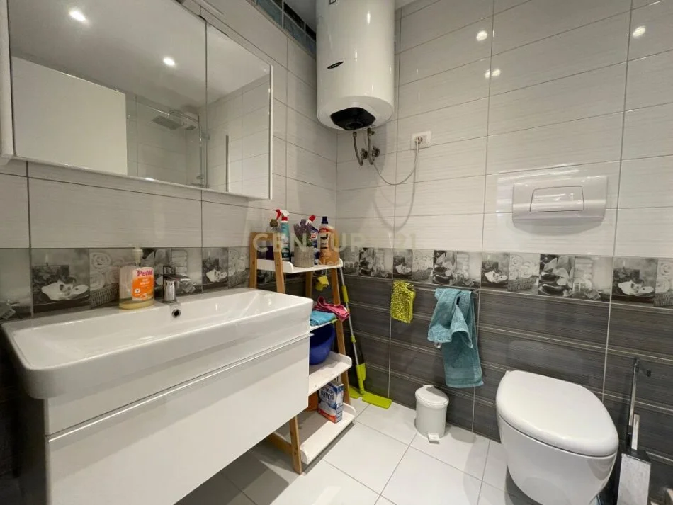 Tirane, jepet me qera apartament 1+1 Kati 1, 85 m² 750 € (teg)