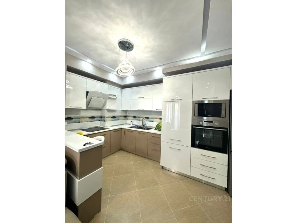 Tirane, jepet me qera apartament 2+1 Kati 2, 450 € (FRESK)