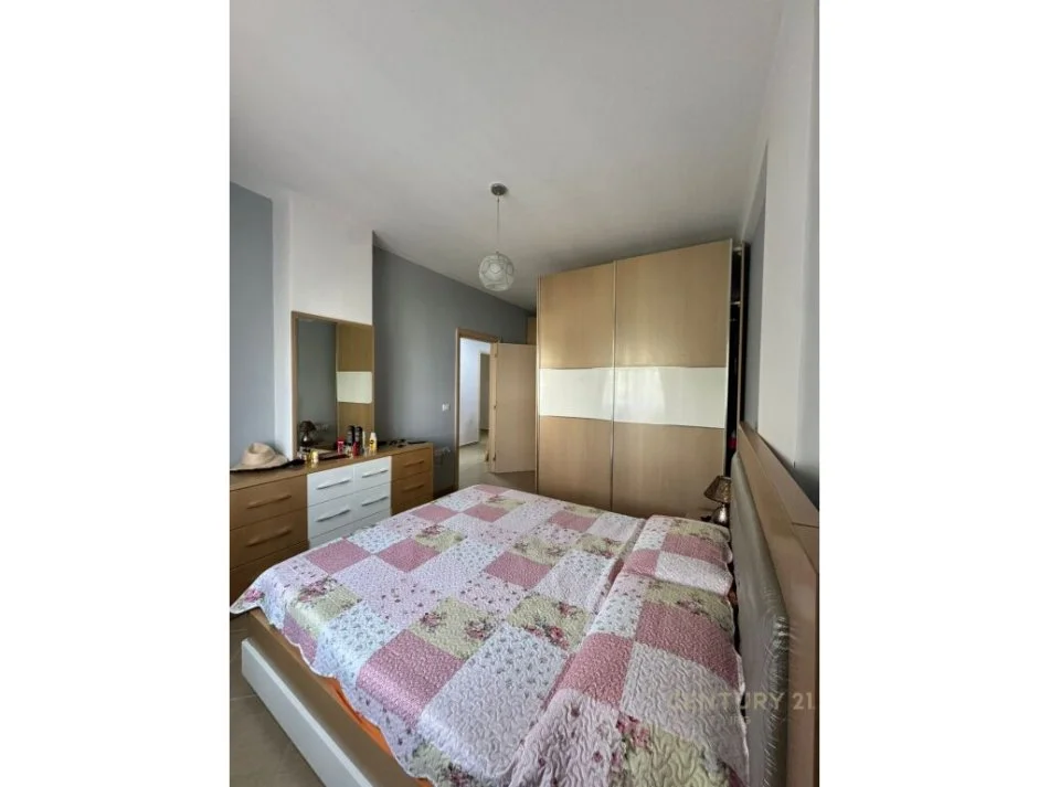 Tirane, jepet me qera apartament 2+1 Kati 2, 450 € (FRESK)