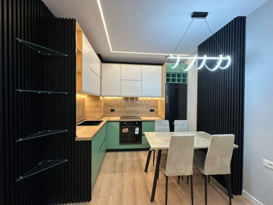 Tirane, shitet apartament 2+1+Ballkon Kati 5, 87 m² 142.000 € (laprake)