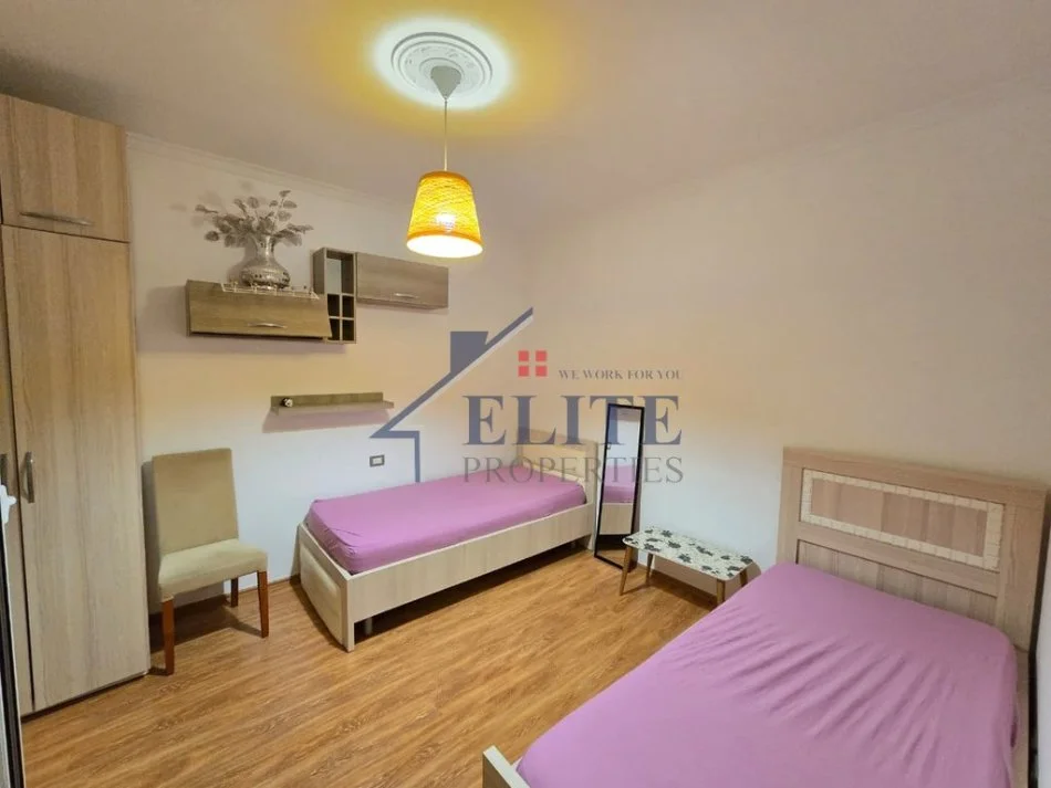 Tirane, jepet me qera apartament 2+1+Ballkon Kati 6, 100 m² 650 € (Fakulteti Ekonomik)