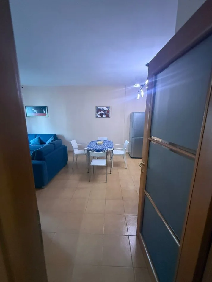 Tirane, jepet me qera apartament duplex 2+1 Kati 2, 100 m² 880 € (Rruga Mustafa Matohiti)