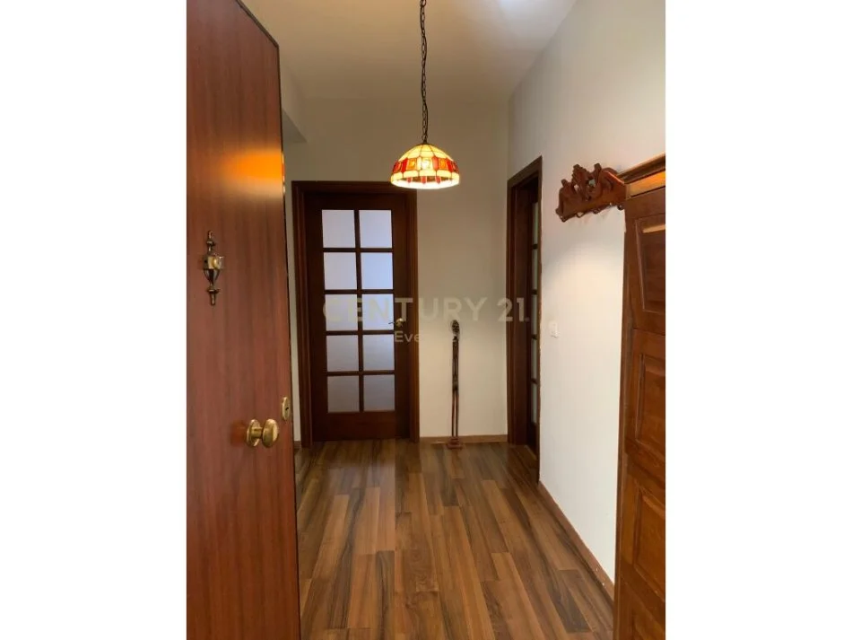 Tirane, jepet me qera apartament 1+1 Kati 2, 71 m² 500 € (Rr:BARDHYL)